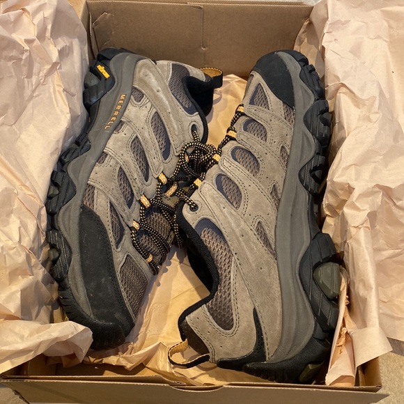 Merrell’s Men’s Moab 3 Hiking Shoe - Picture 7 of 8